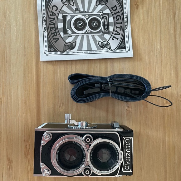 Digital camera - Picture 1 of 3